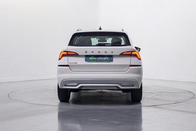 Usado Skoda Kamiq Ambition 110 CV (80 kW) 2021 Blanco SUV