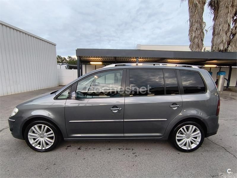 Usado VW Touran Highline 170 CV (125 kW) 2007 Gris / plata Monovolumen