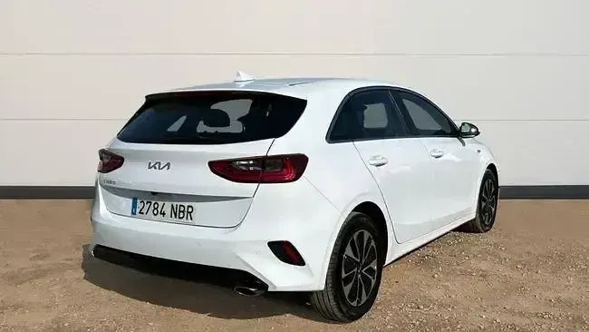 Usado Kia Ceed 100 CV (73 kW) 2025 Blanco Utilitario