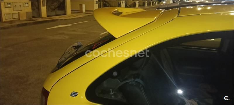 Usado MG ZR 103 CV (75 kW) 2004 Amarillo Utilitario