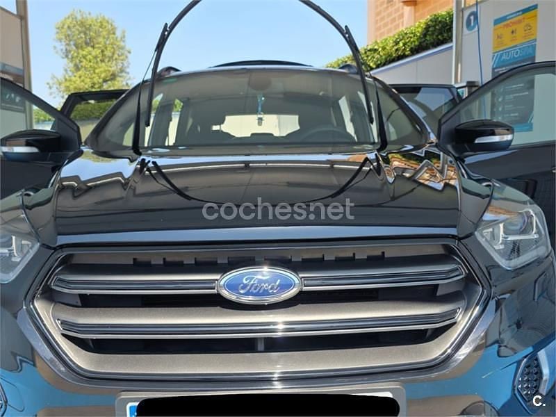 Usado Ford Kuga ST-Line 150 CV (110 kW) 2019 Negro SUV