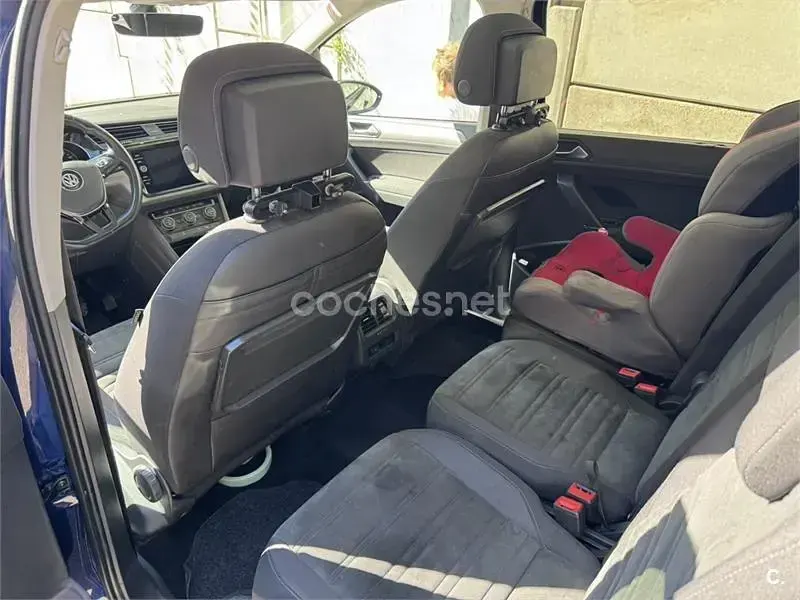 Usado VW Touran Advance 150 CV (110 kW) 2019 Azul Monovolumen