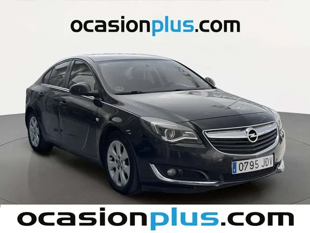 Usado Opel Insignia Selective 140 CV (102 kW) 2015 Negro Berlina