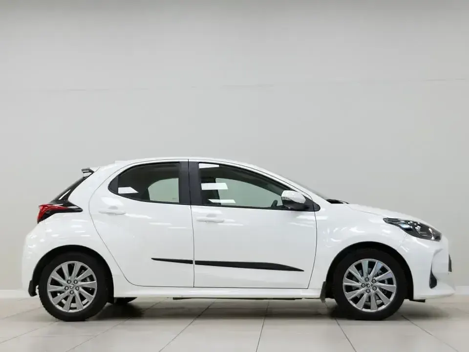 Usado Toyota Yaris Active 116 CV (85 kW) 2022 Blanco Utilitario