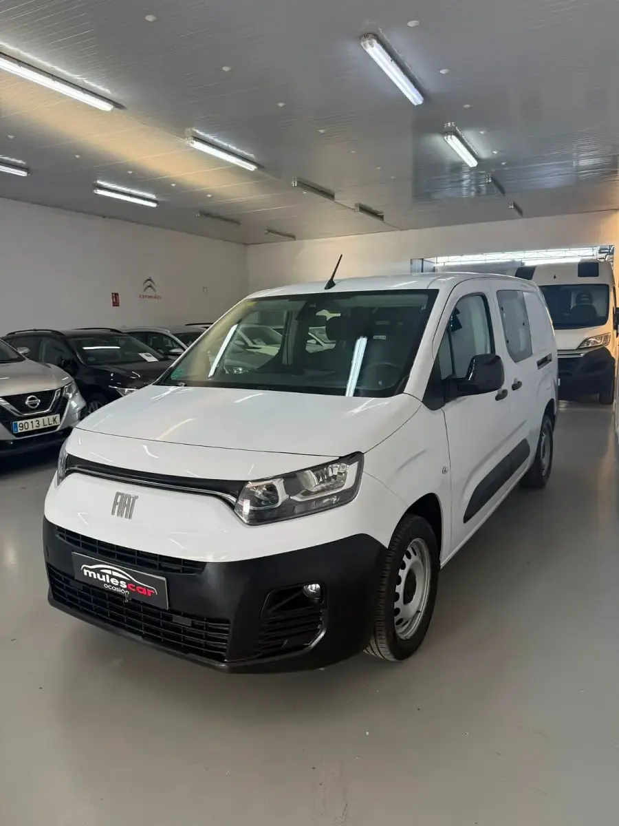 Usado Fiat Doblò 102 CV (75 kW) 2022 Blanco Monovolumen