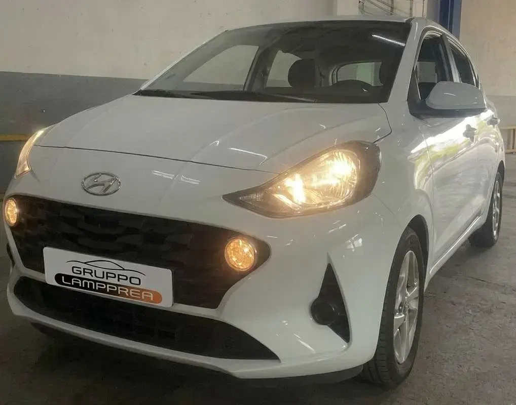 Usado Hyundai i10 67 CV (49 kW) 2022 Blanco Utilitario