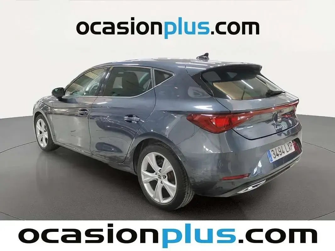 Usado Seat Leon FR 150 CV (110 kW) 2022 Gris Utilitario