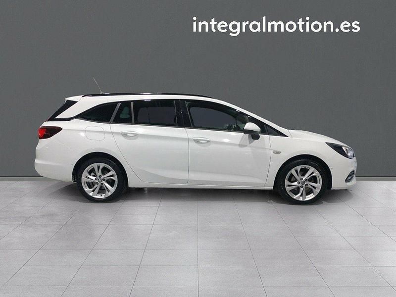 Usado Opel Astra GS Line 105 CV (77 kW) 2021 Blanco Familiar