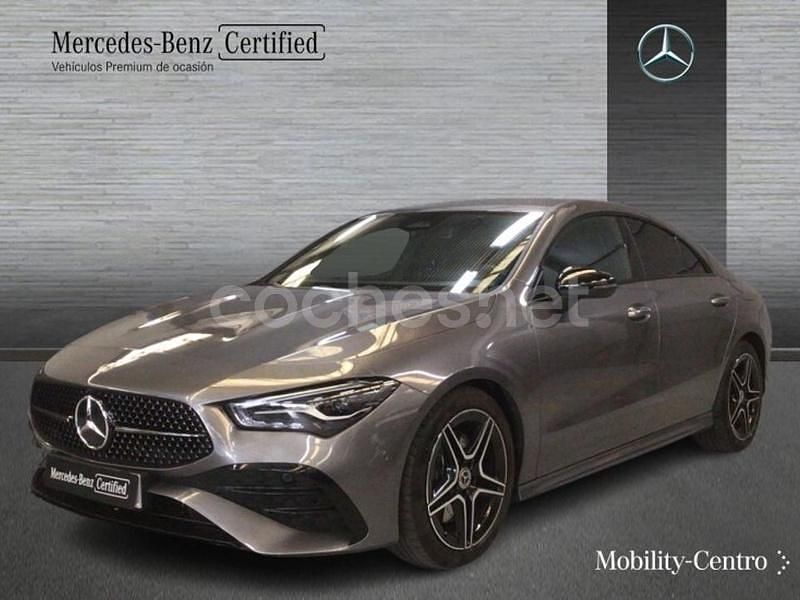 Gris / plata Usado 2023 Mercedes CLA200 Berlina | 40.900 € (Un poco caro) - Imagen 1/4