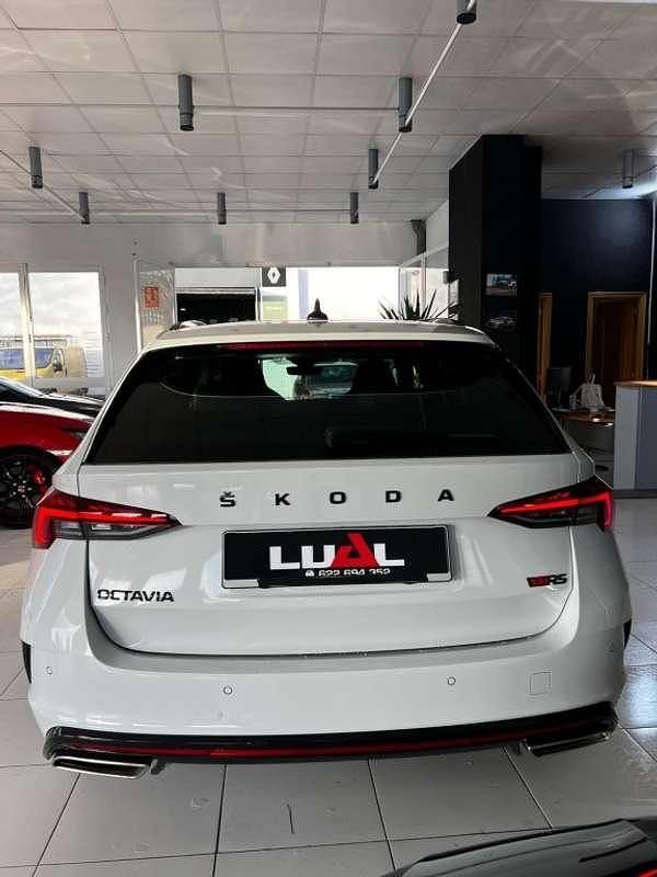 Usado Skoda Octavia RS 200 CV (147 kW) 2021 Blanco Familiar