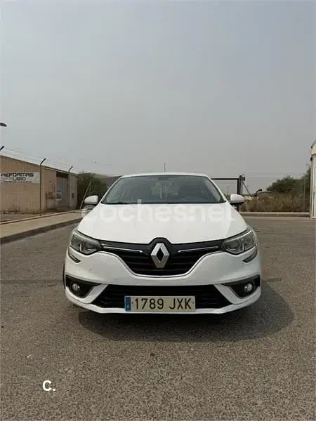 Usado Renault Mégane IV Life 90 CV (66 kW) 2017 Blanco Berlina