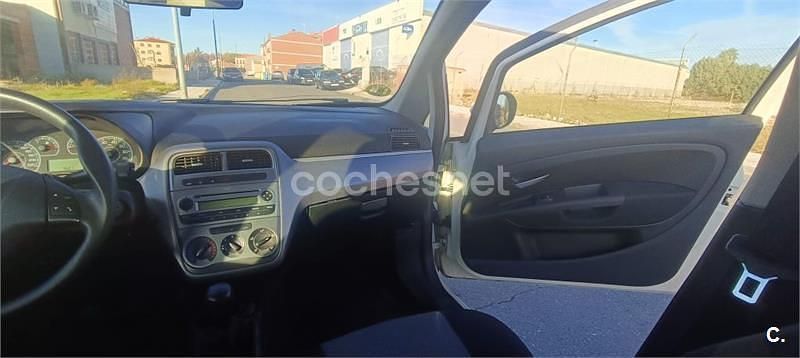 Usado Fiat Punto Active 75 CV (55 kW) 2009 Blanco Utilitario