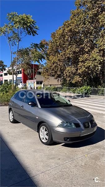 Gris / plata Usado 2004 Seat Ibiza Berlina | 4000 € (Un poco caro) - Imagen 1/4