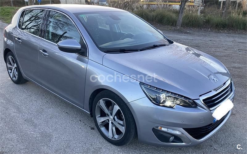 Usado Peugeot 308 Allure 92 CV (67 kW) 2015 Gris / plata Berlina