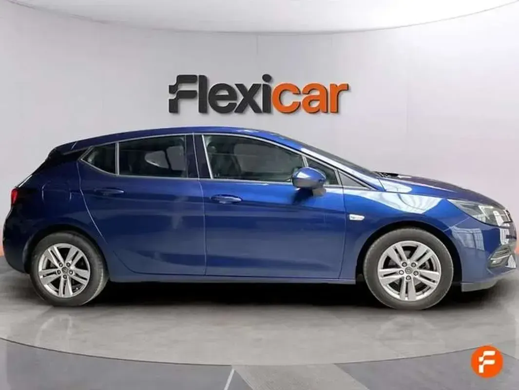 Usado Opel Astra GS Line 131 CV (96 kW) 2020 Azul Berlina