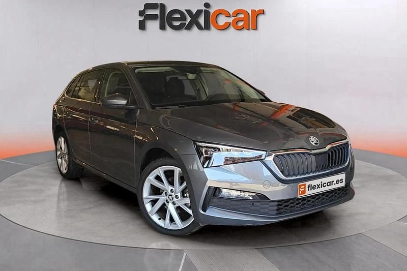 Gris Usado 2022 Skoda Scala Ambition Utilitario | 15.990 € (Buen precio) - Imagen 1/4