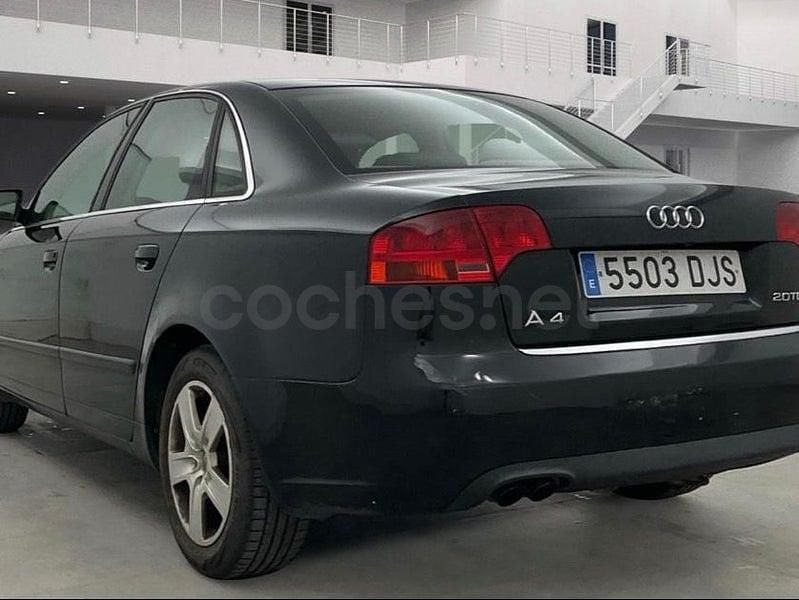 Usado Audi A4 140 CV (102 kW) 2006 Negro Berlina