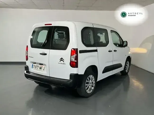 Usado Citroën Berlingo Feel 102 CV (75 kW) 2023 Blanco Monovolumen