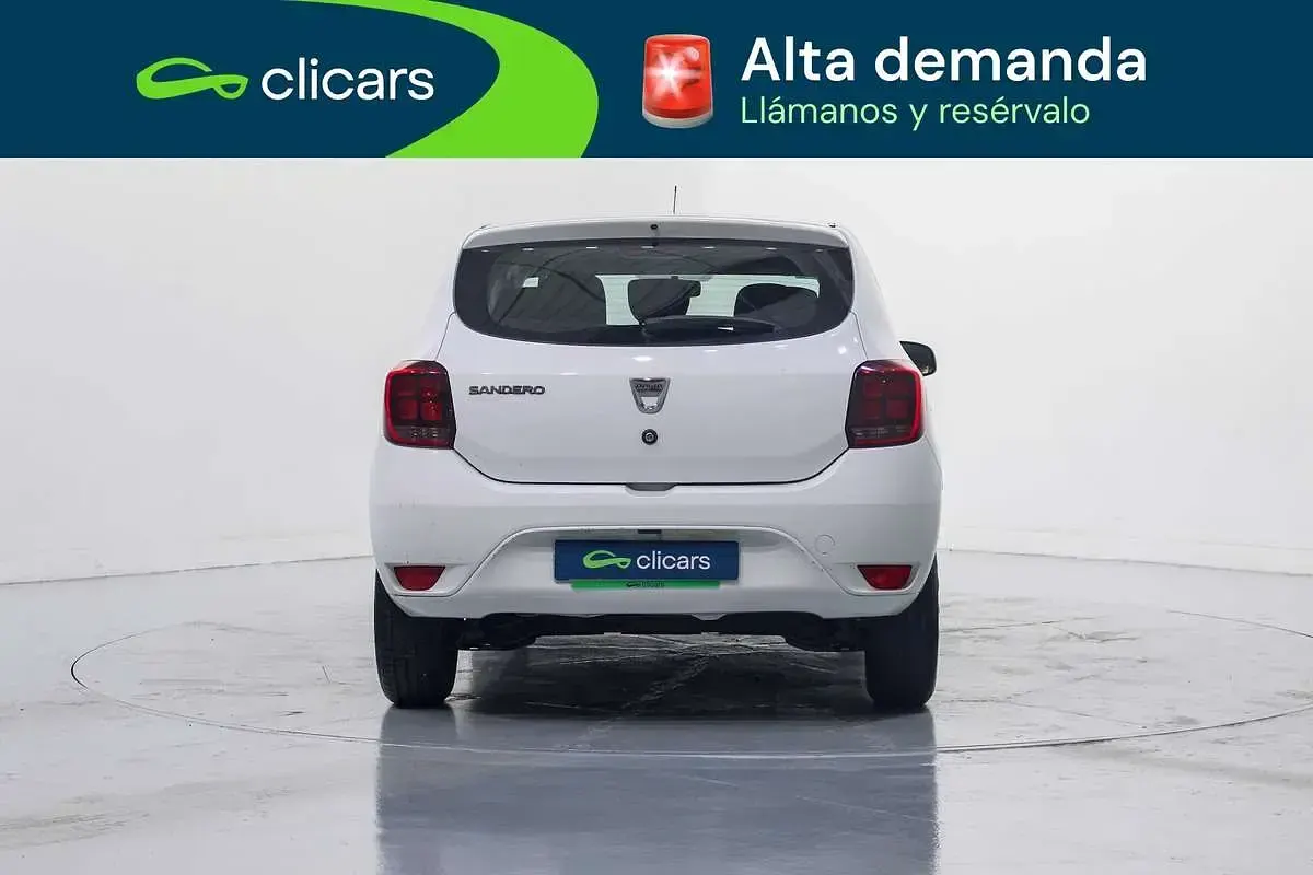Usado Dacia Sandero Ambiance 75 CV (55 kW) 2017 Blanco Utilitario