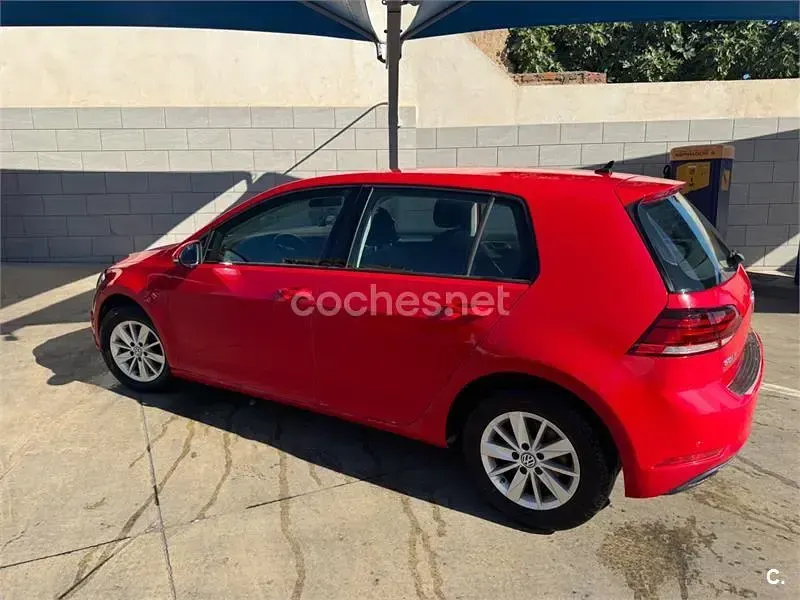 Usado VW Golf VII Advance 110 CV (80 kW) 2017 Rojo Familiar