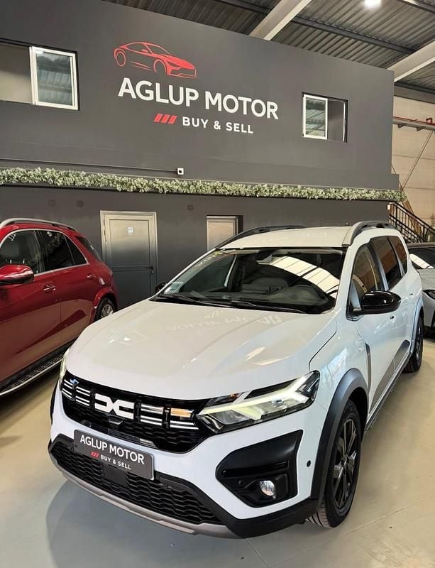 Usado Dacia Jogger Essentiel 100 CV (73 kW) 2023 Blanco Monovolumen