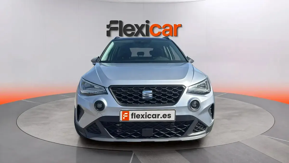 Usado Seat Arona Style 110 CV (80 kW) 2023 Gris SUV