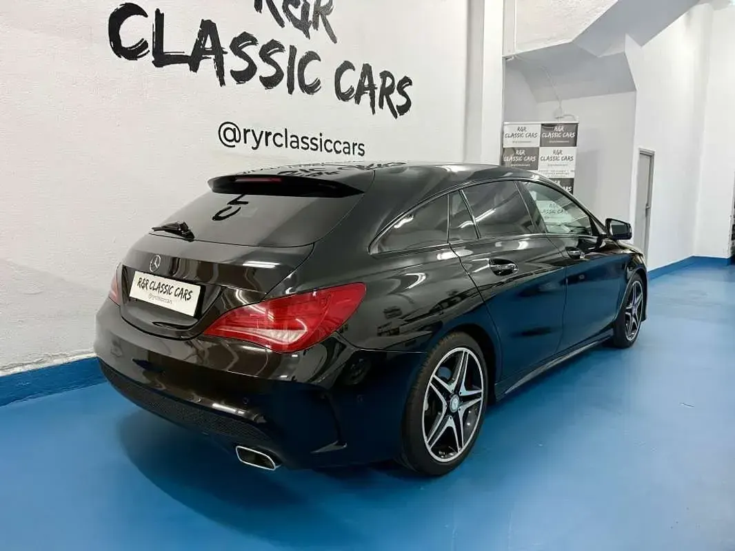 Usado Mercedes C220 AMG line 177 CV (130 kW) 2015 Negro Familiar