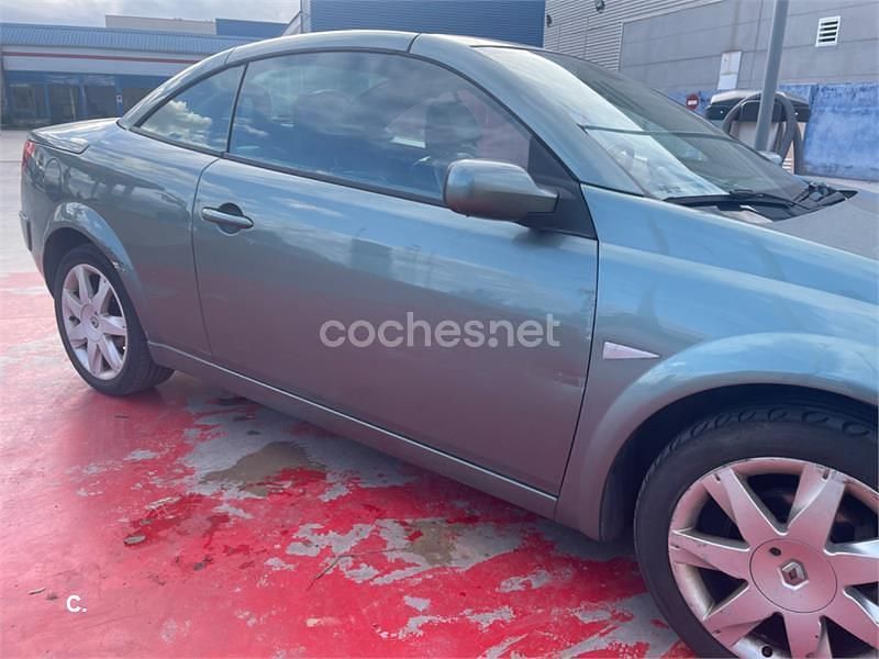 Usado Renault Mégane Cabriolet Dynamique 105 CV (77 kW) 2006 Verde Descapotable