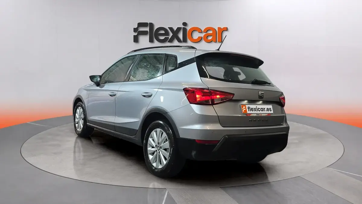 Usado Seat Arona Style 110 CV (80 kW) 2021 Gris SUV