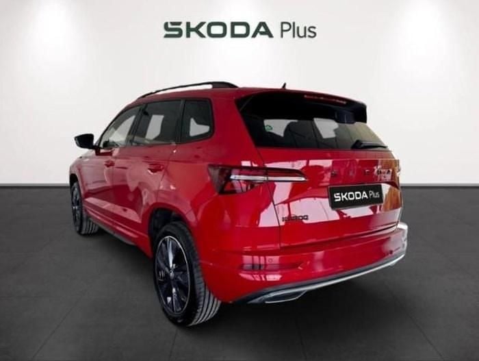 Usado Skoda Karoq SportLine 150 CV (110 kW) 2025 Rojo SUV