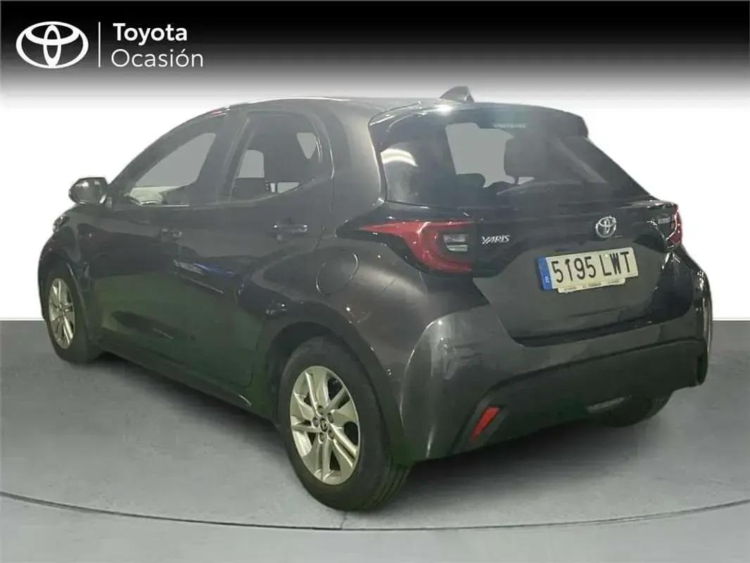 Usado Toyota Yaris Hybrid Active 116 CV (85 kW) 2022 Monovolumen