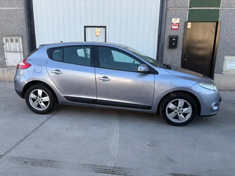 Usado Renault Mégane III Dynamique 110 CV (80 kW) 2011 Azul Berlina