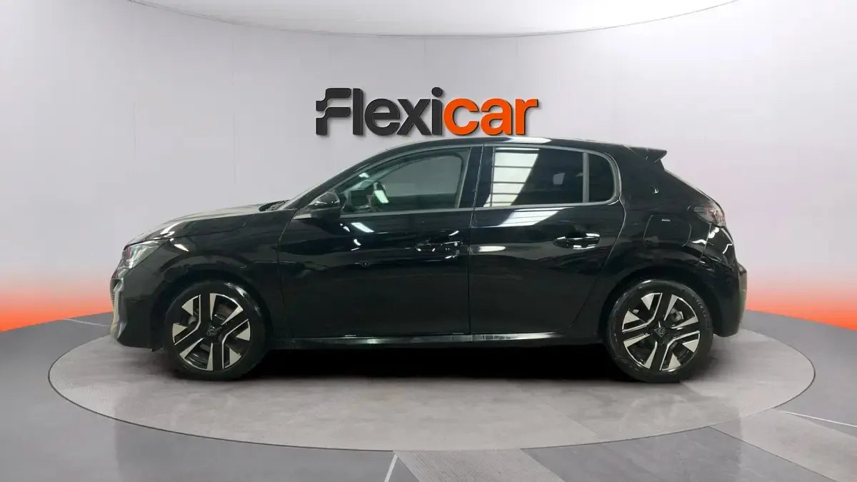 Usado Peugeot 208 Allure 101 CV (74 kW) 2025 Negro Utilitario