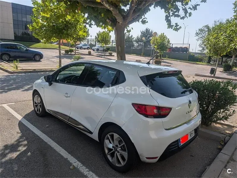 Usado Renault Clio IV LIMITED 90 CV (66 kW) 2018 Blanco Berlina