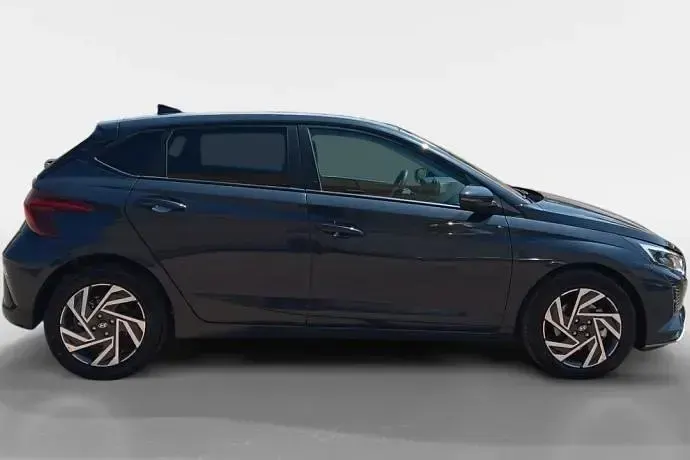 Nuevo Hyundai i20 101 CV (74 kW) 2025 Gris / plata Utilitario