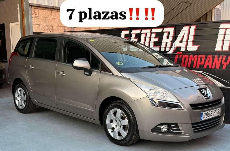 Beige Usado 2013 Peugeot 5008 Active Monovolumen | 5990 € (Super precio) - Imagen 1/4