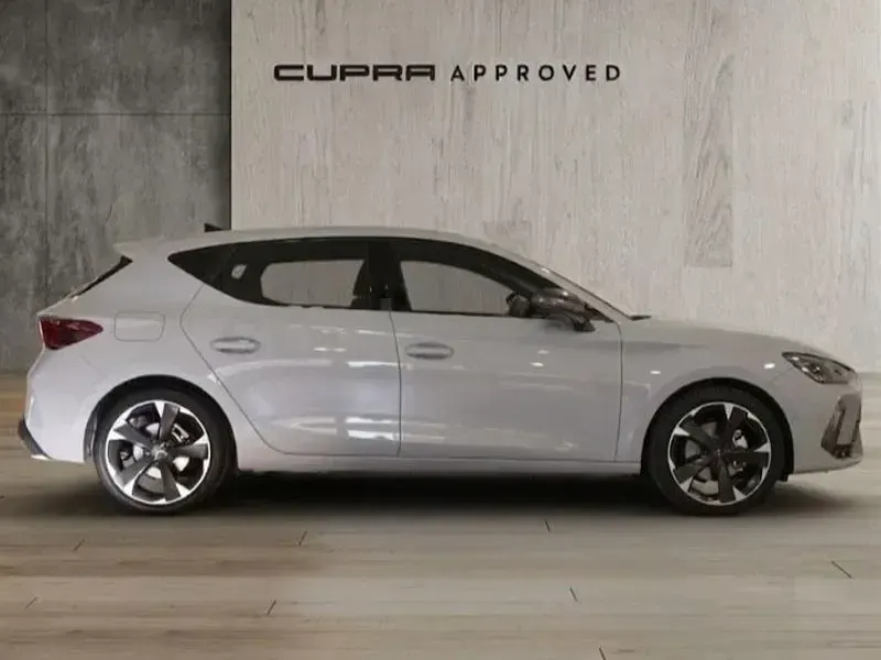 Usado Cupra Leon 150 CV (110 kW) 2025 Gris / plata Berlina