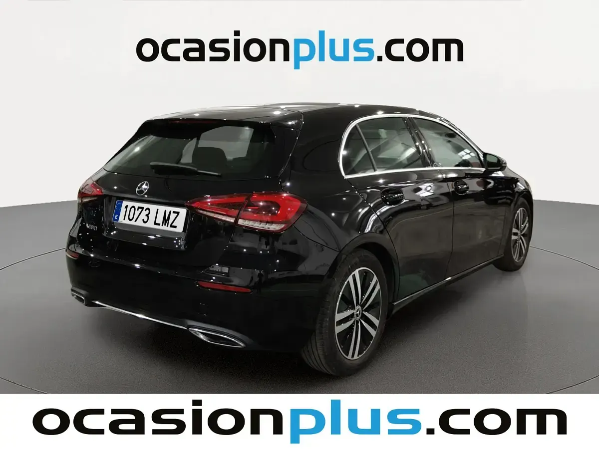 Usado Mercedes A180 136 CV (100 kW) 2021 Negro Utilitario