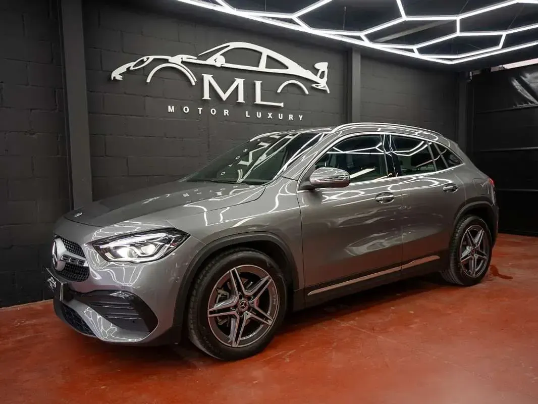 Usado Mercedes GLA200 150 CV (110 kW) 2022 Gris / plata SUV