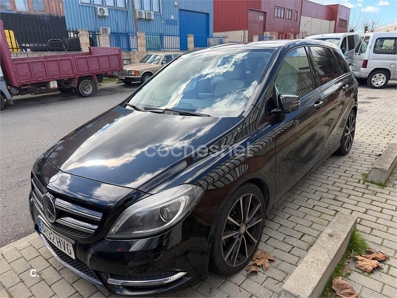 Usado Mercedes B180 109 CV (80 kW) 2014 Negro Monovolumen
