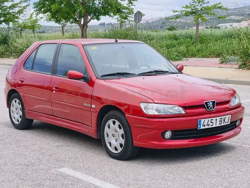 Usado Peugeot 306 71 CV (52 kW) 2001 Granate Berlina