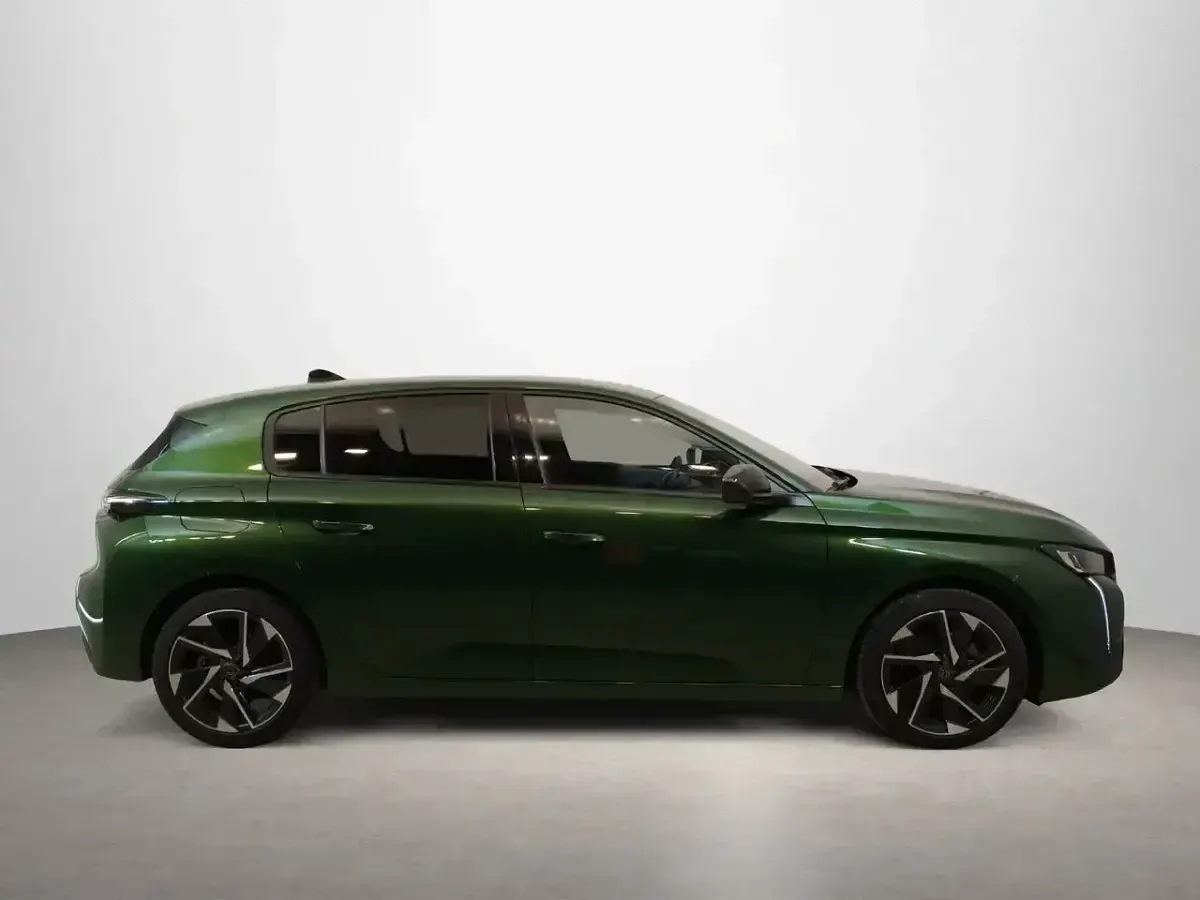 Usado Peugeot 308 Allure 131 CV (96 kW) 2023 Verde Berlina