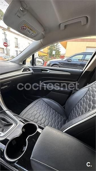 Usado Ford Mondeo Vignale 180 CV (132 kW) 2016 Negro Berlina