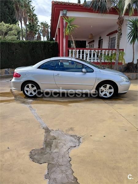 Usado Peugeot 307 CC 138 CV (101 kW) 2004 Gris / plata Descapotable