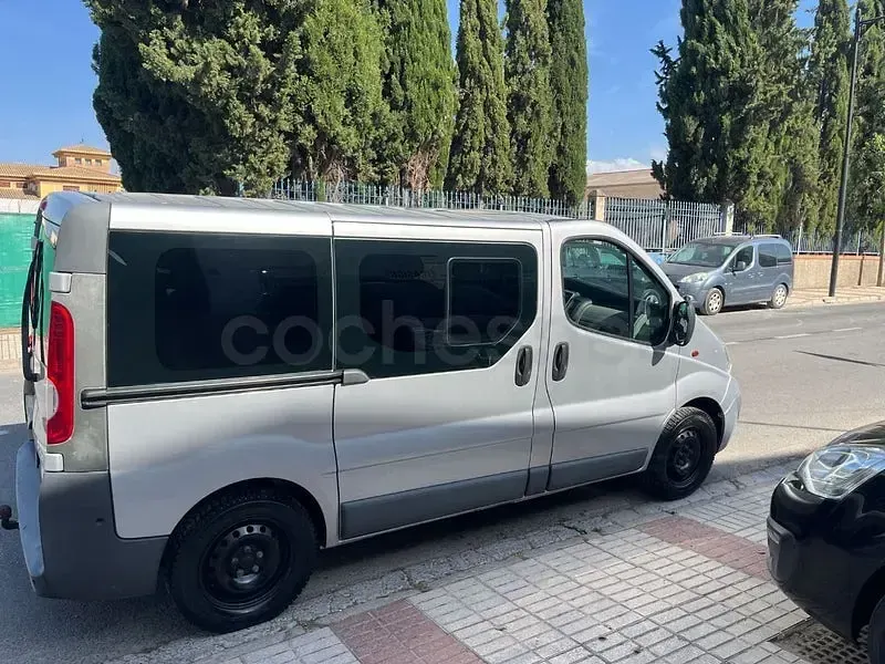 Usado Opel Vivaro 114 CV (83 kW) 2012 Gris / plata Monovolumen
