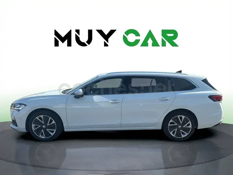 Usado Skoda Superb Selection 150 CV (110 kW) 2024 Blanco Familiar
