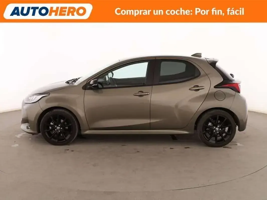 Usado Toyota Yaris Hybrid Style 116 CV (85 kW) 2022 Verde Berlina