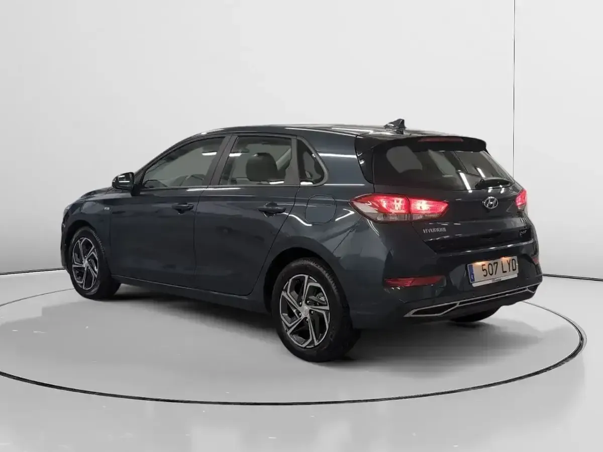 Usado Hyundai i30 120 CV (88 kW) 2022 Azul Berlina