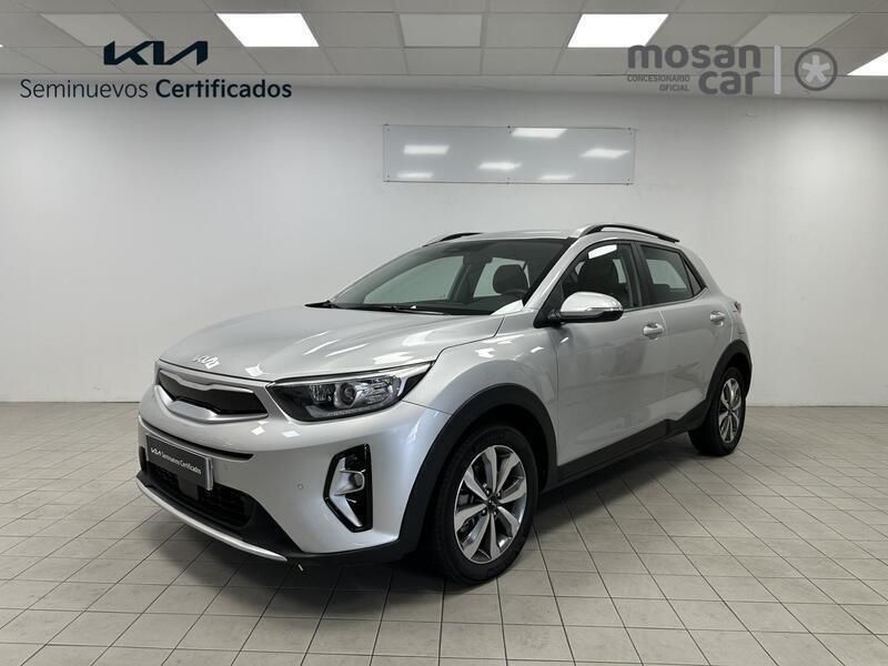 Gris Usado 2024 Kia Stonic SUV | 19.490 € (Un poco caro) - Imagen 1/4