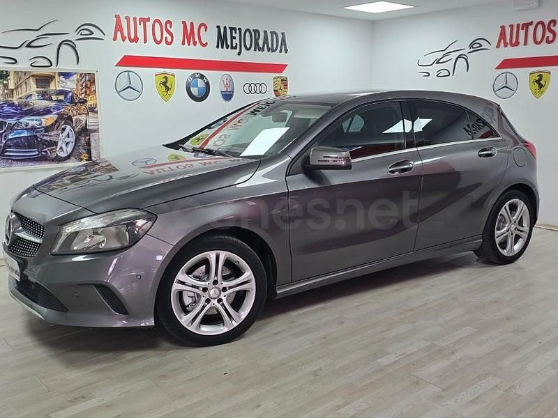 Usado Mercedes A180 Urban 122 CV (89 kW) 2016 Gris / plata Berlina